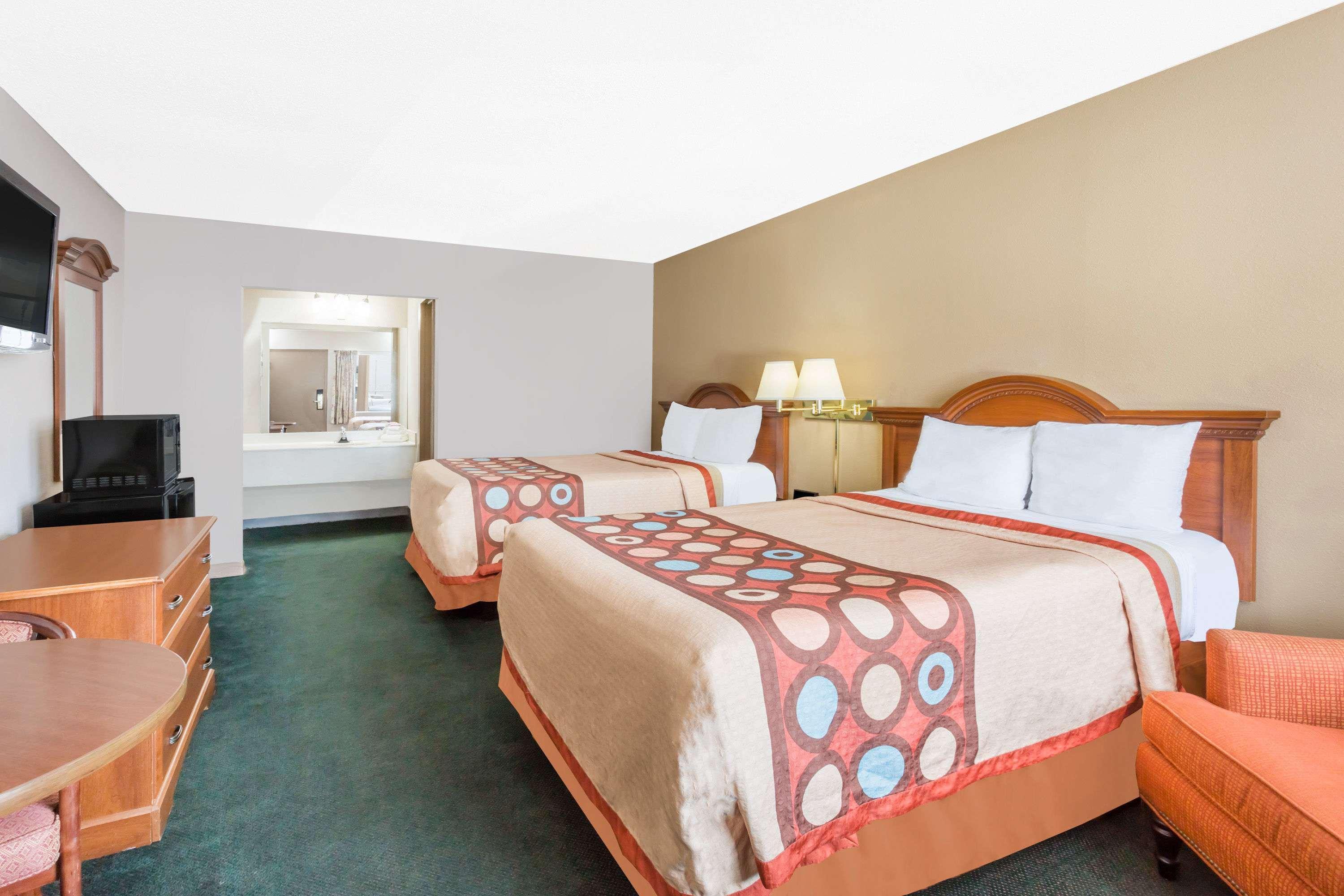 Super 8 By Wyndham Greensboro Exterior foto
